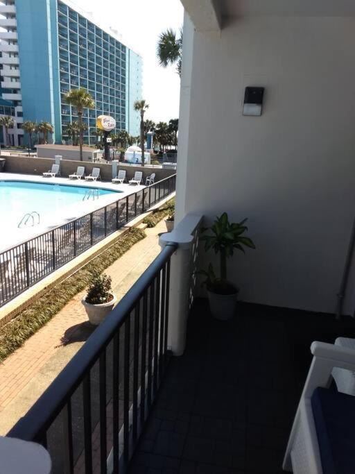 Pool Front & Across From Beach Myrtle Beach Kültér fotó